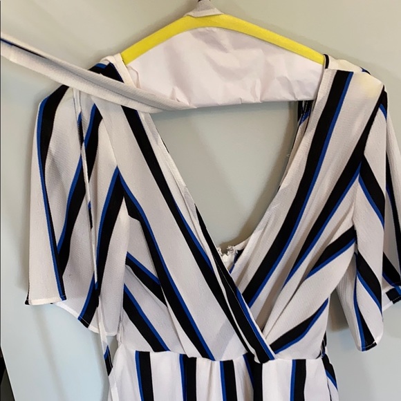 Boutique romper with detachable belt! - Picture 3 of 5